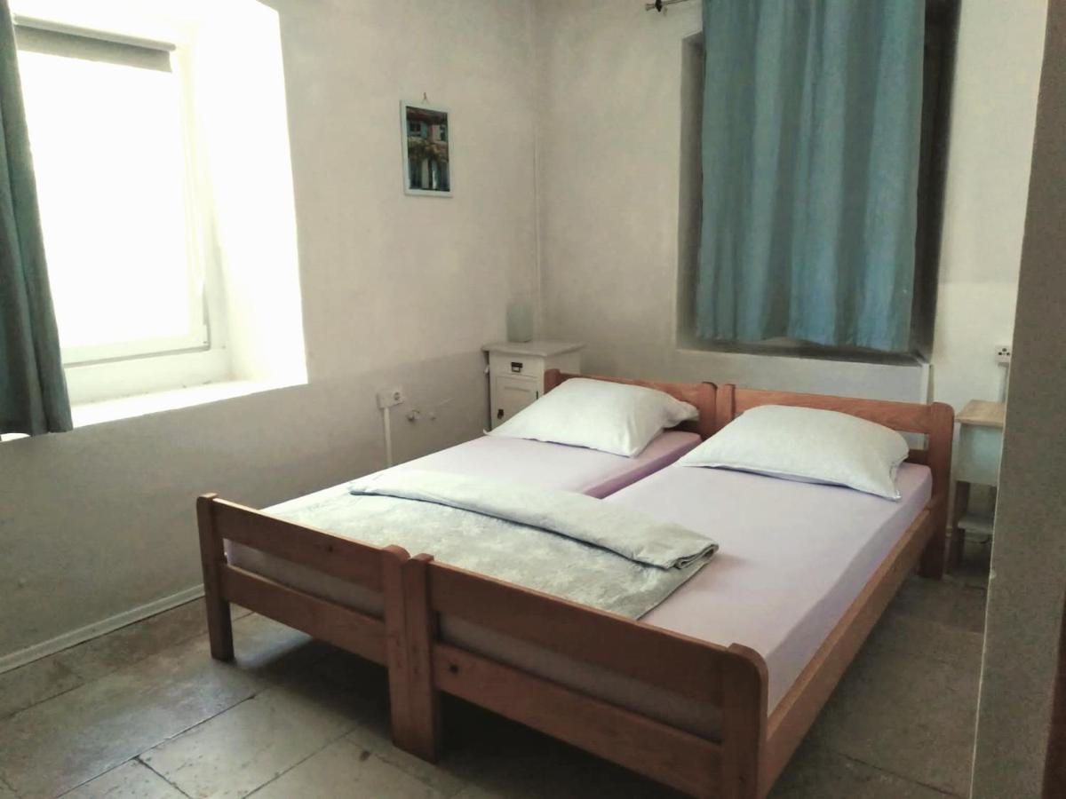 Nerezine Apartmany Centrum Luaran gambar