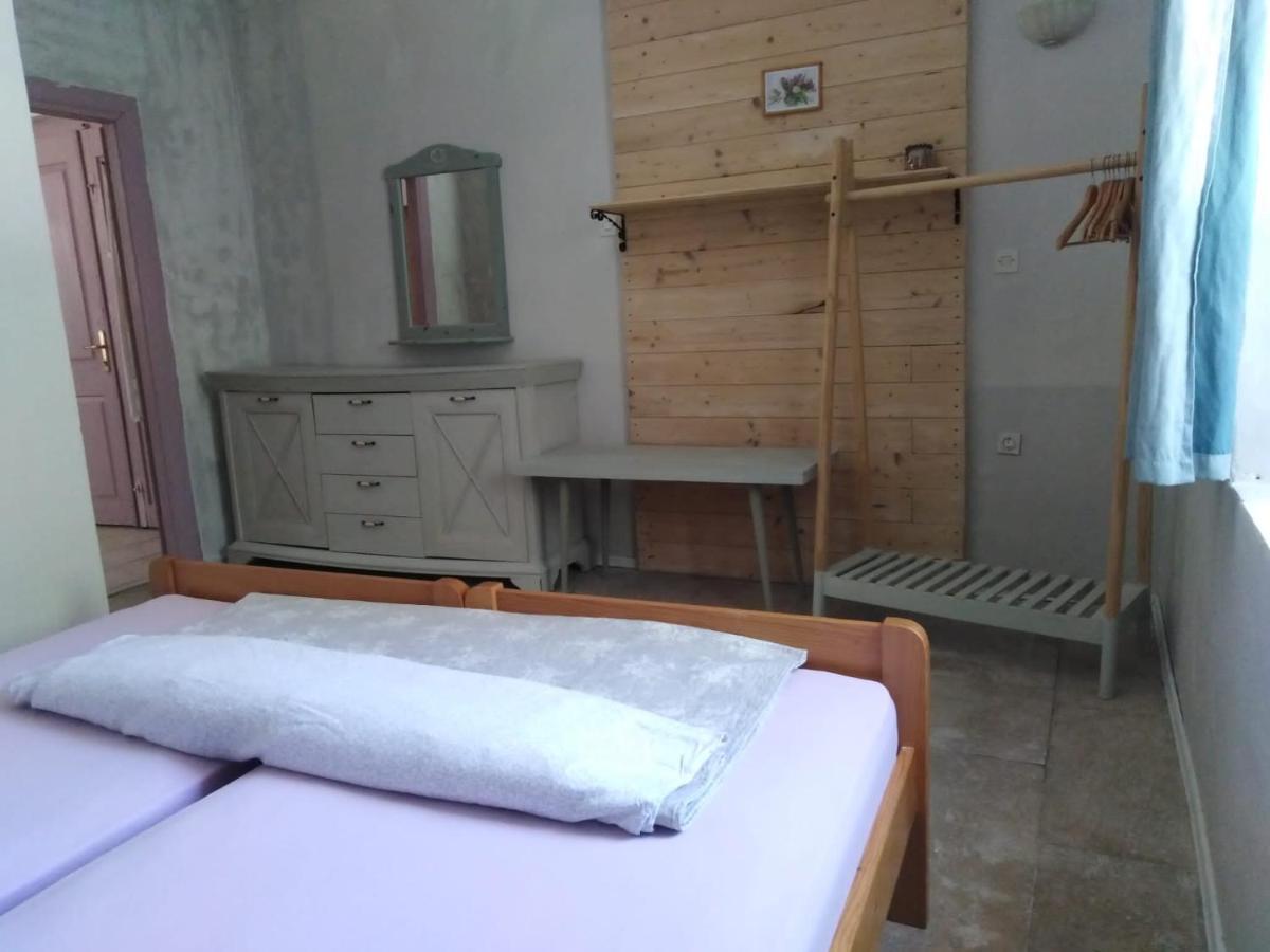 Nerezine Apartmany Centrum Luaran gambar